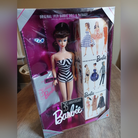 Barbie Doll 35th Anniversary Brunette Special Edition 1993 #11782 - Picture 11 of 11